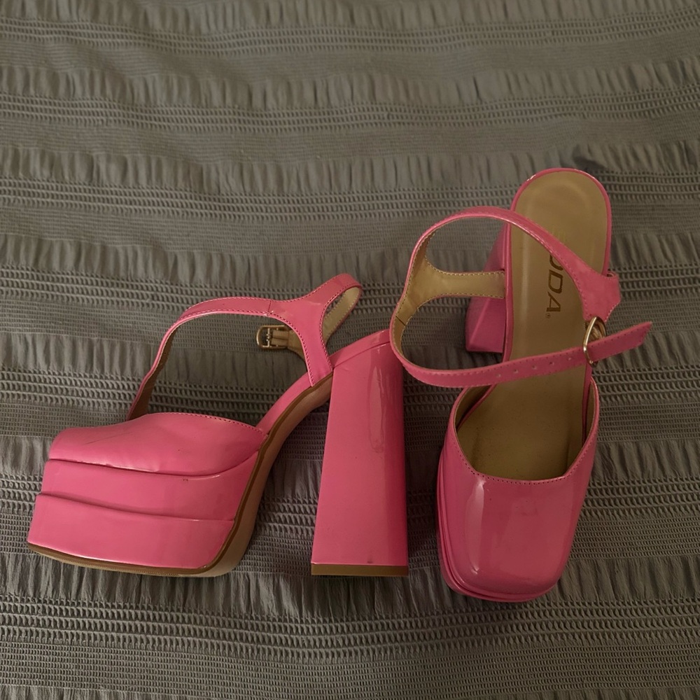 Bubble gum pink platform